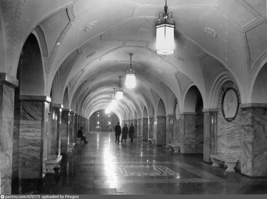 1950-1951 годы, станция метро «Парк культуры» Кольцевой линии, вид на перрон