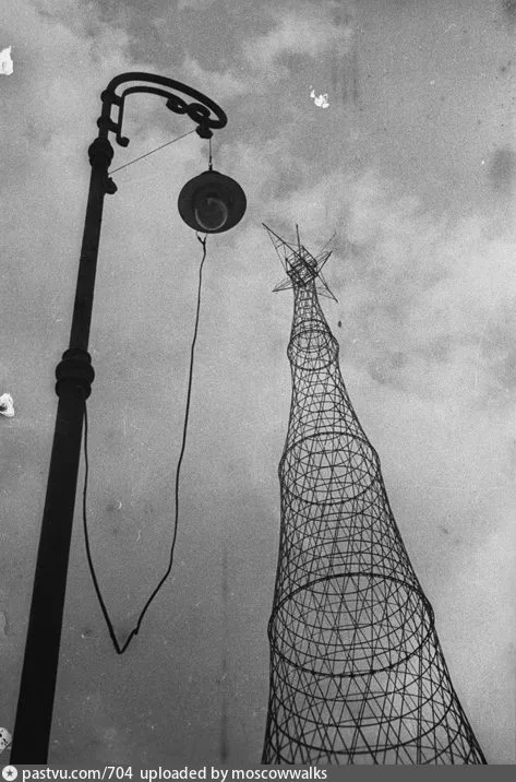 1935 год, Шуховская радиобашня на Шаболовке, снимок Эммануила Евзерихина