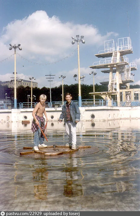 1993 год, Москва, пустая чаша бассейна «Москва», воды нет