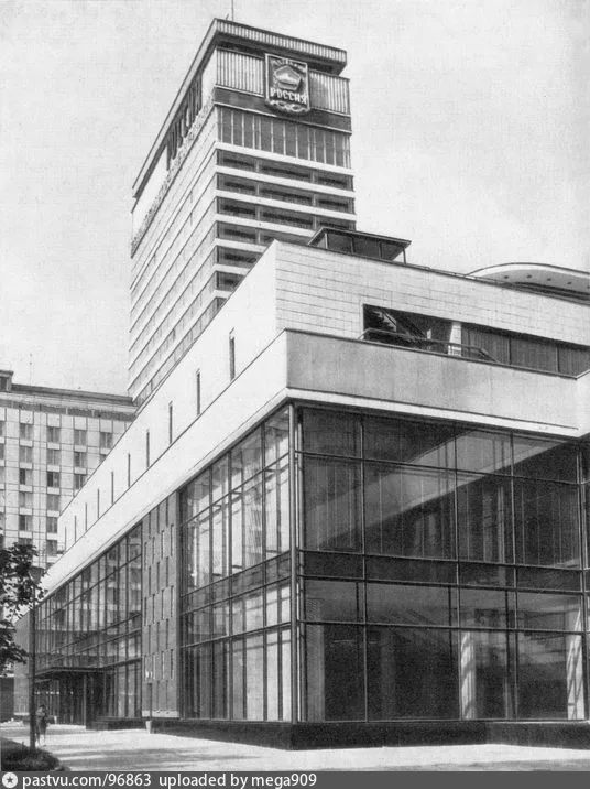 1970 год, гостиница «Россия», вид с внутреннего двора на многоэтажные корпуса комплекса