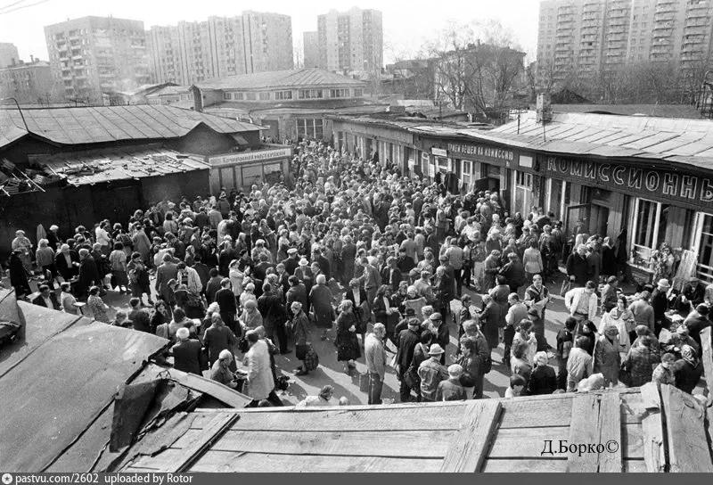 1990-1993 годы, Тишинский рынок перед сносом: толкучка и комиссионные ряды с высоты