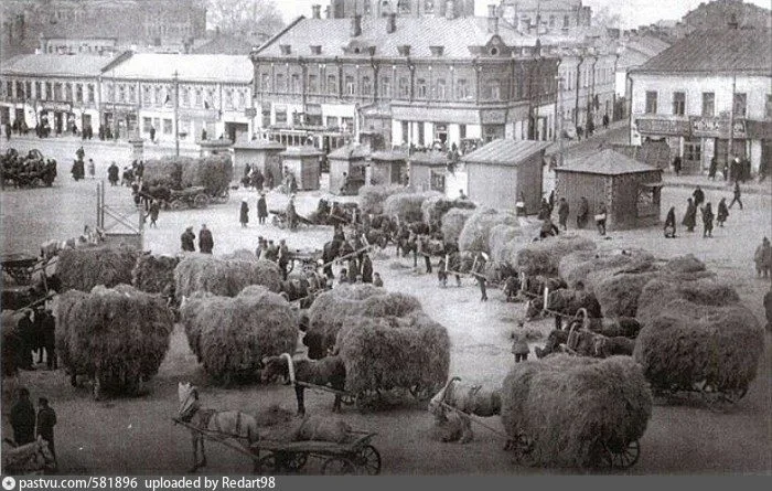 1927 год, Сенной рынок на Тишинской площади: возы с сеном и торговые повозки